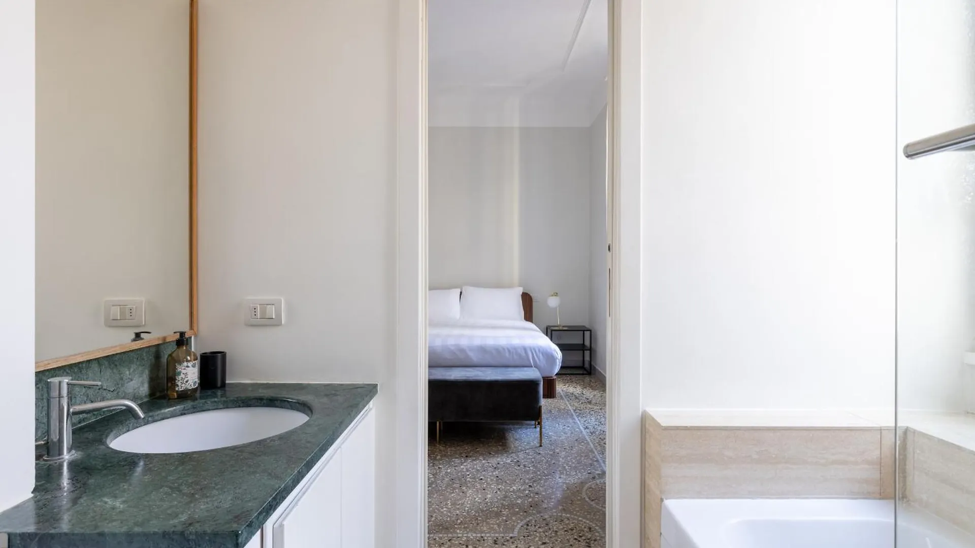 Design Apartment In Prati Rome